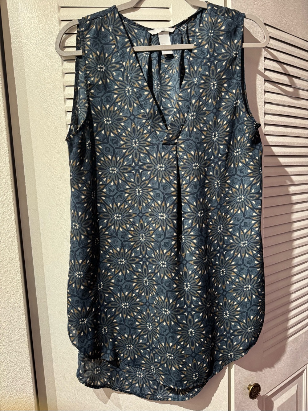 H&M Blue Floral Geometric Sleeveless V-Neck Camisole